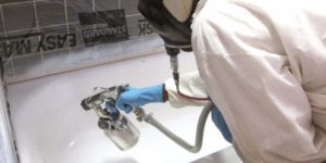 Эмалировка ванны пульверизатором