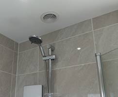 Потолочная вытяжка в ванне