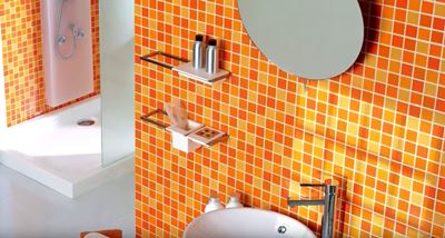 Мелкая плитка в маленькой ванне