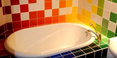 Плитка нескольких цветов в ванной