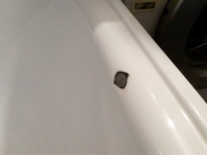 Скол на ванне