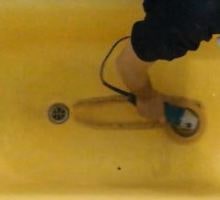 Чем отличается покраска от реставрации ванн